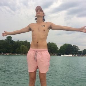 Meet your Posher, Ethan